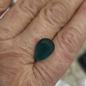 Pear Cut Emearld 6 Carats Beautiful Gemstone